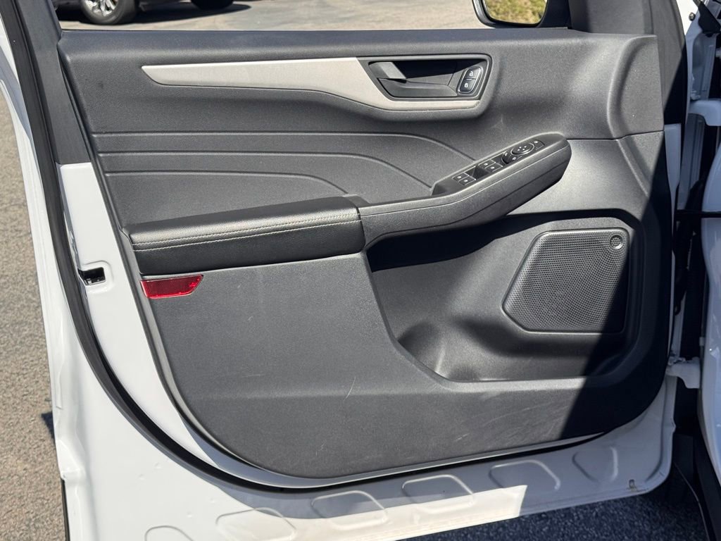 Certified 2022 Ford Escape SE w/ SE Sport Appearance Package image 16