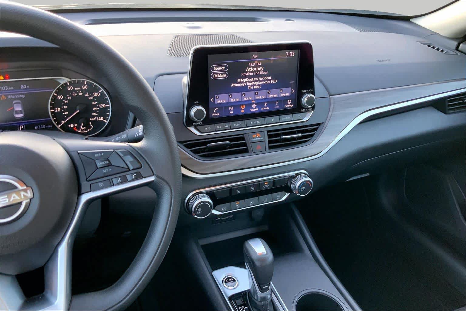 Used 2025 Nissan Altima 2.5 SV FWD image 7