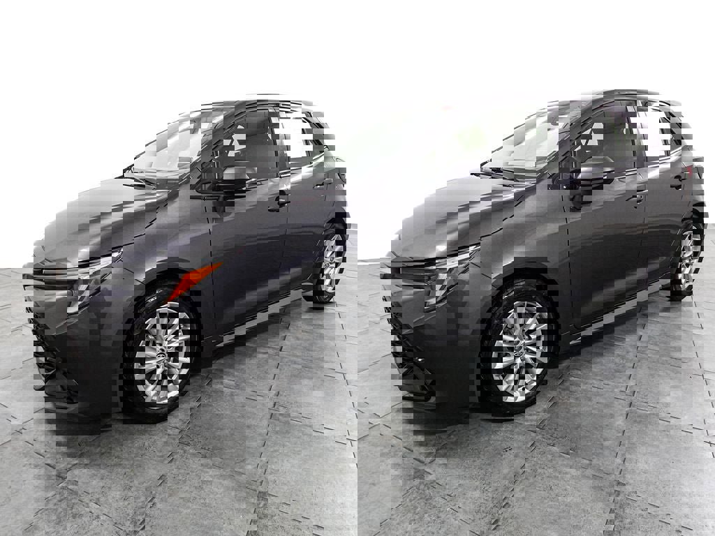 Used 2023 Toyota Corolla SE FWD image 3