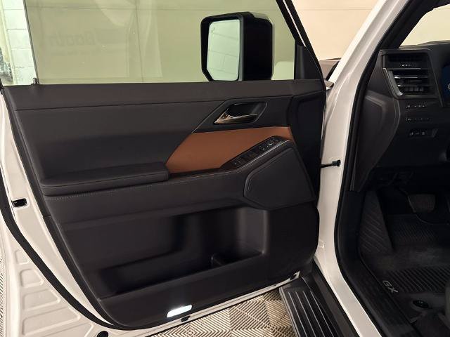 Used 2025 Lexus GX 550 w/ Cold Area Package AWD/4WD image 17
