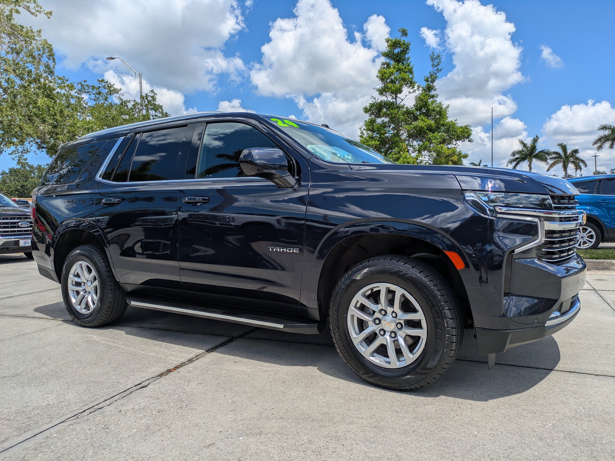 Used 2024 Chevrolet Tahoe LT RWD image 2