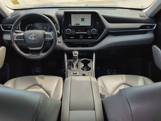 Used 2024 Toyota Highlander XLE AWD/4WD image 15