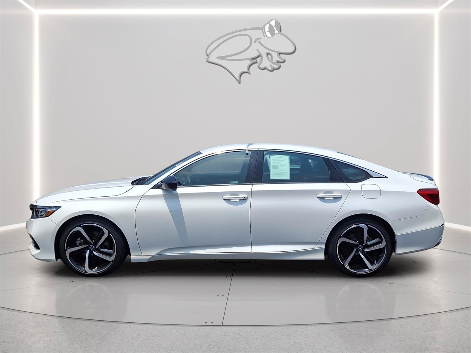 Used 2022 Honda Accord Sport image 2