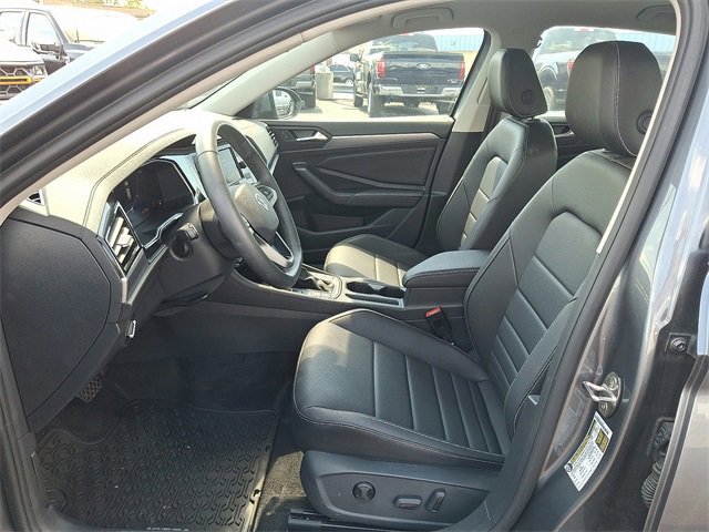 Used 2024 Volkswagen Jetta SE image 14