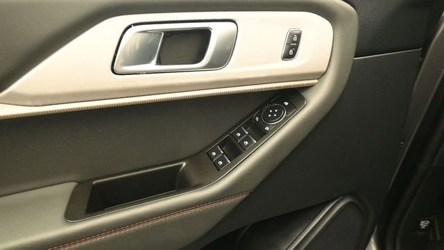 Certified 2025 Ford Explorer Active w/ Active Comfort Package AWD/4WD image 14