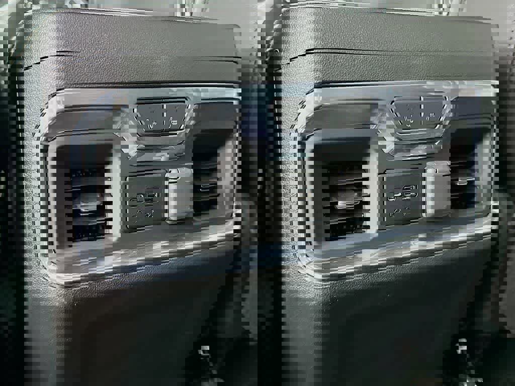 Used 2022 Chevrolet Silverado 2500 LTZ w/ LTZ Plus Package image 13