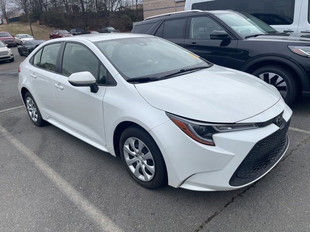Used 2022 Toyota Corolla LE image 2