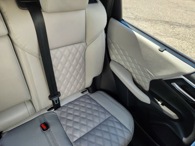 Used 2024 Mitsubishi Outlander SEL AWD/4WD image 17