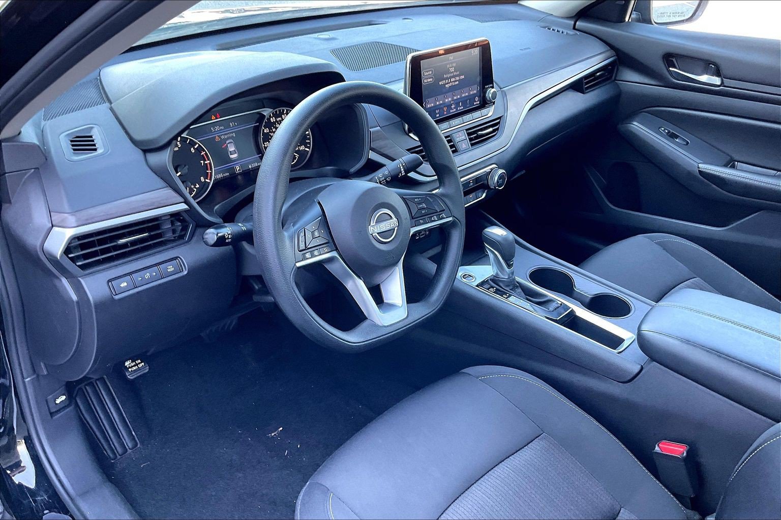 Used 2025 Nissan Altima 2.5 SV FWD image 13