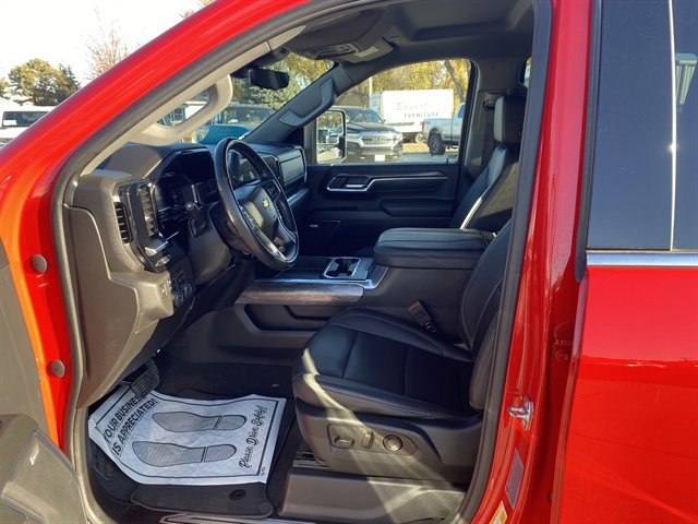 Used 2024 Chevrolet Silverado 2500 LTZ w/ LTZ Premium Package image 17