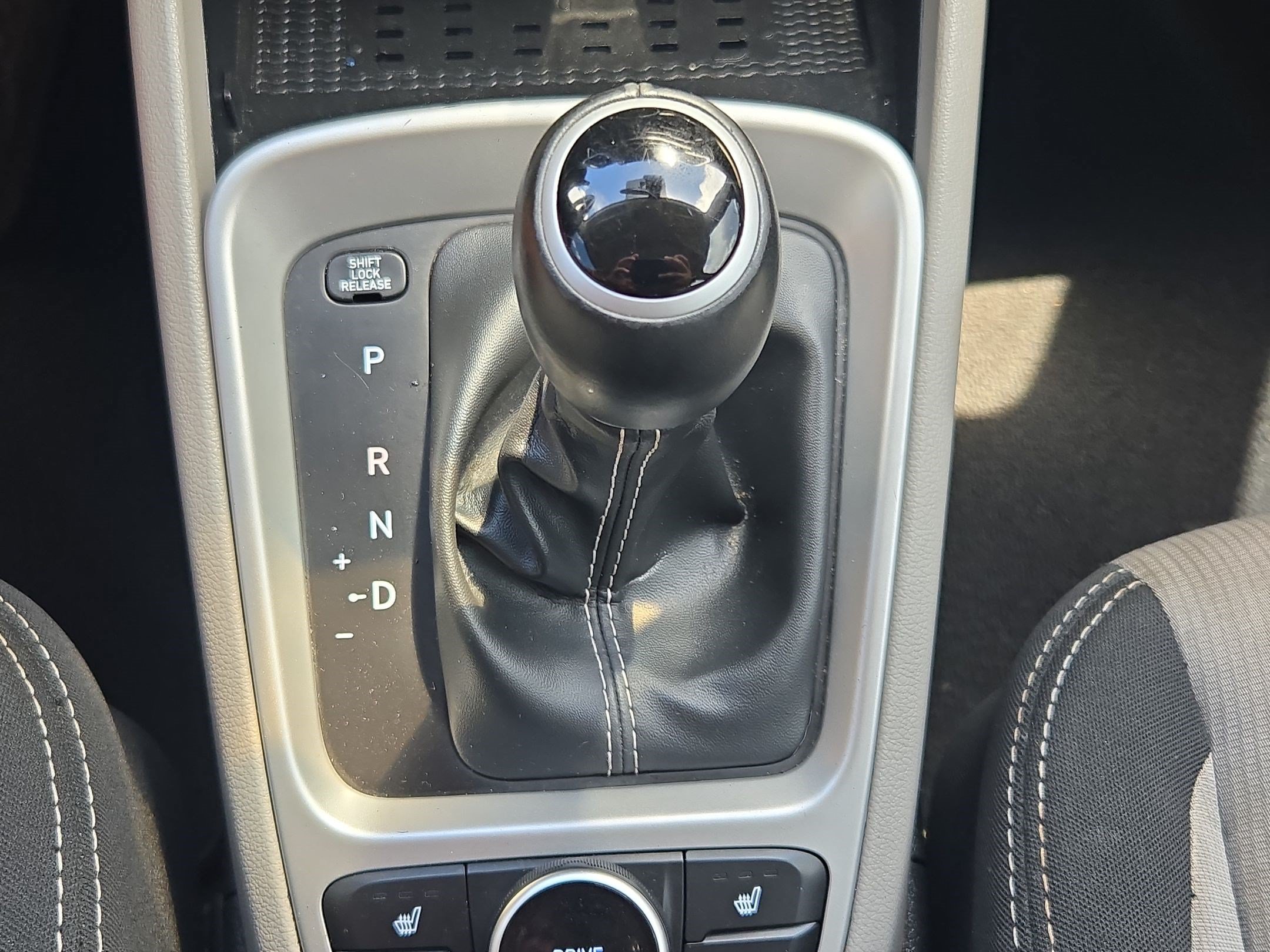 Used 2026 Hyundai Venue SEL FWD image 25