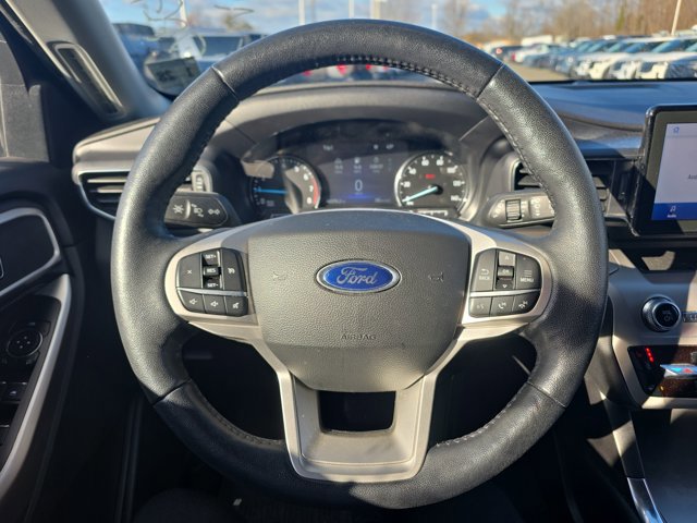 Certified 2022 Ford Explorer XLT w/ Equipment Group 202A image 28
