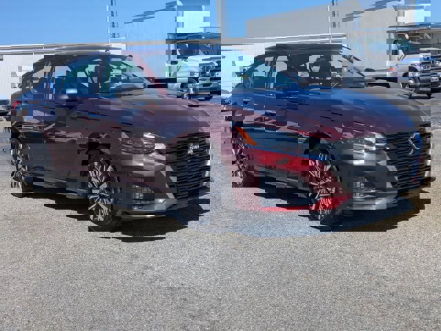 Used 2024 Nissan Altima 2.5 SV image 7