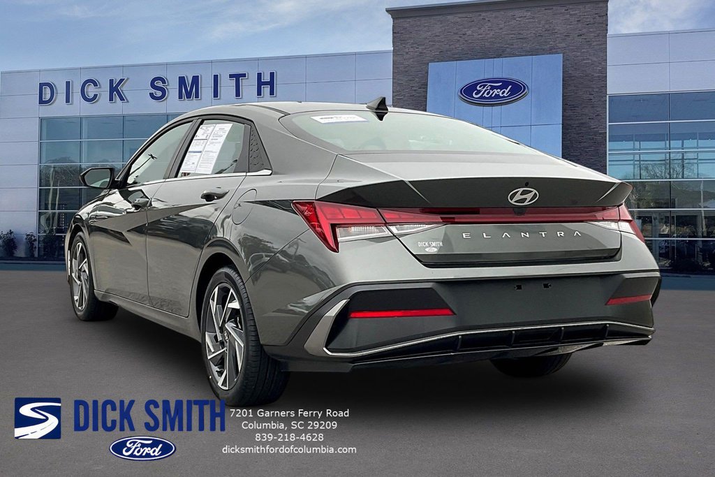 Used 2025 Hyundai Elantra SEL FWD image 4