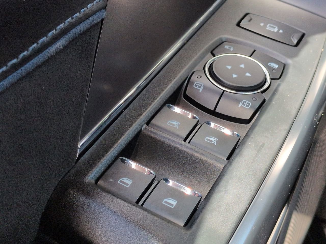 Certified 2026 Ford F250 Platinum w/ Tremor Off-Road Package image 23