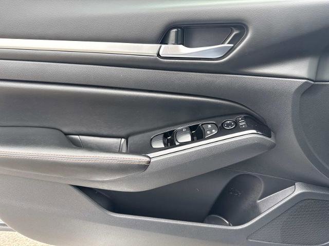 Used 2024 Nissan Altima 2.5 SR image 12