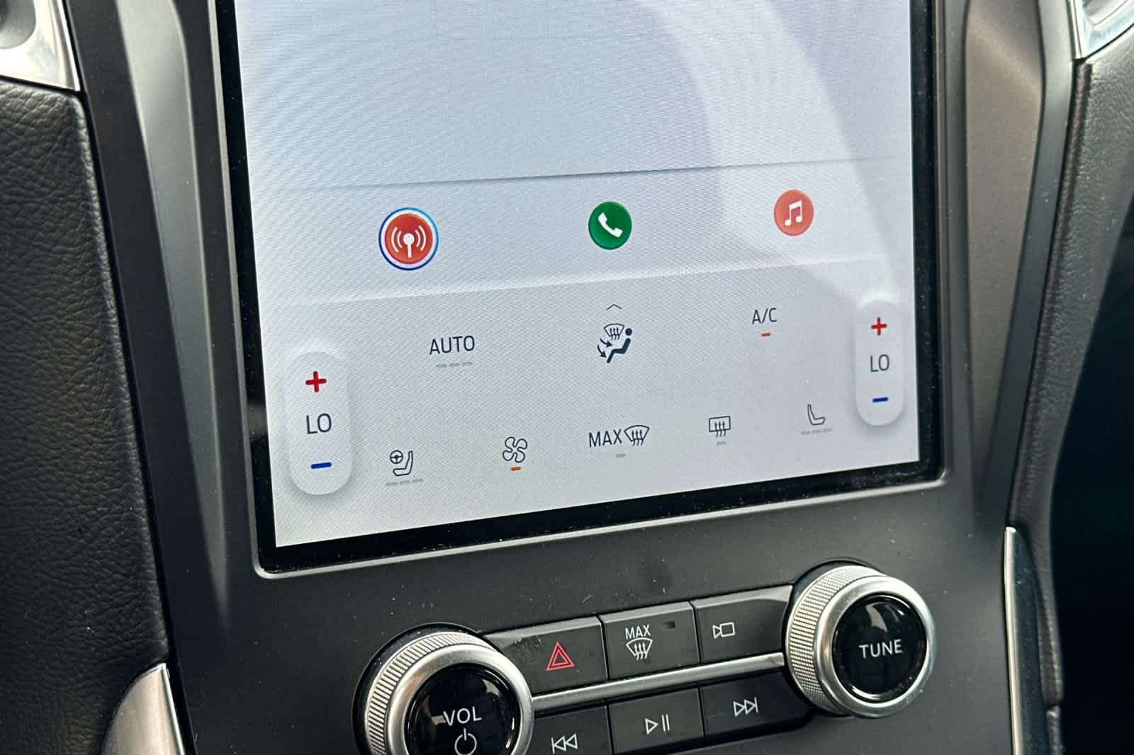 Certified 2024 Ford Edge Titanium image 21