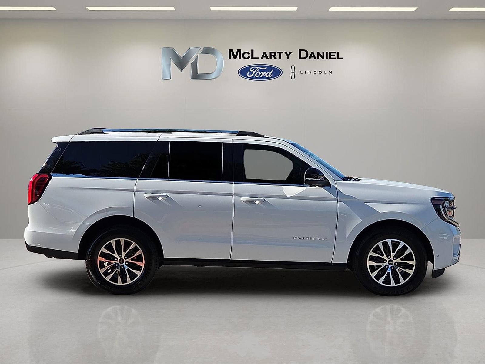 Certified 2025 Ford Expedition Platinum AWD/4WD image 6