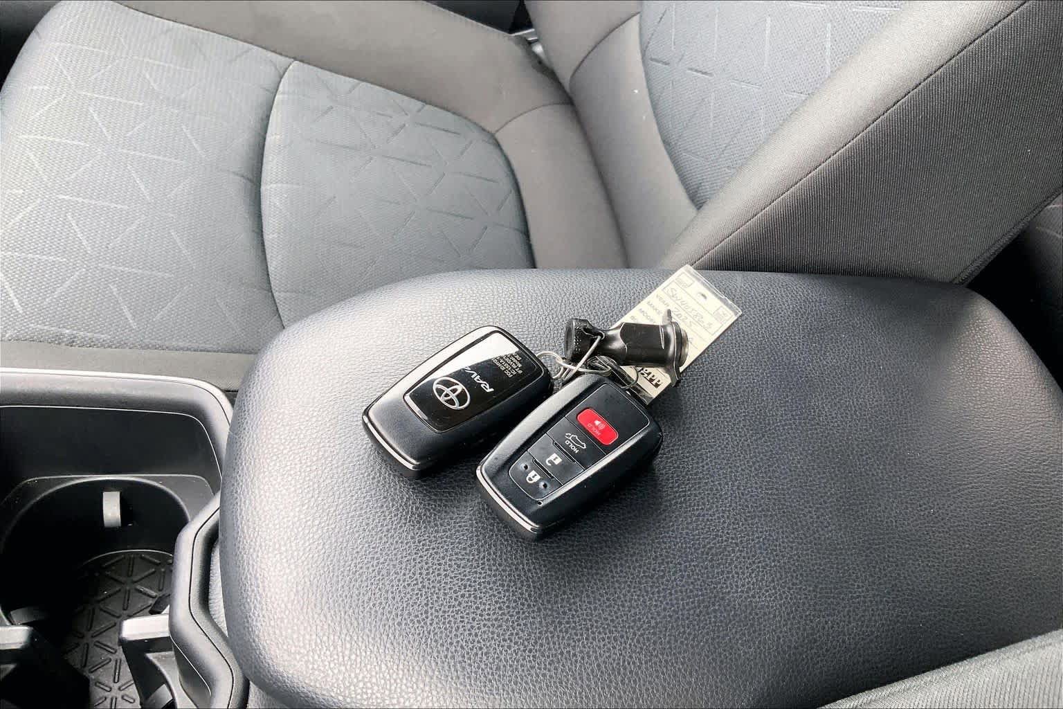 Used 2025 Toyota RAV4 XLE w/ Convenience Package FWD image 15