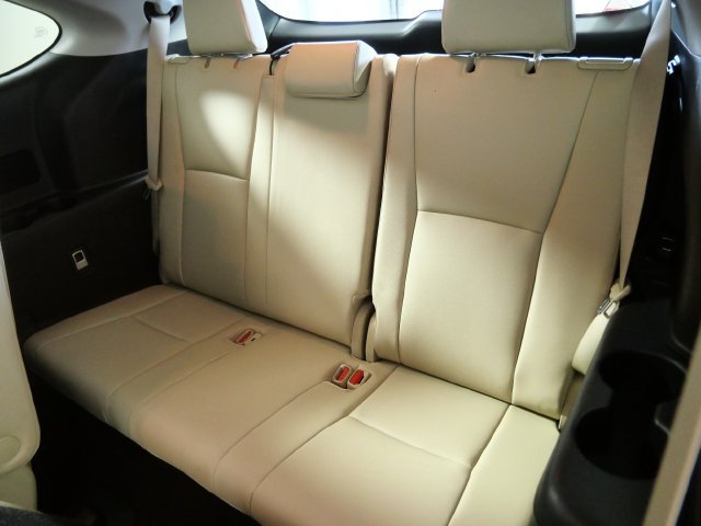 Used 2023 Toyota Highlander XLE AWD/4WD image 16