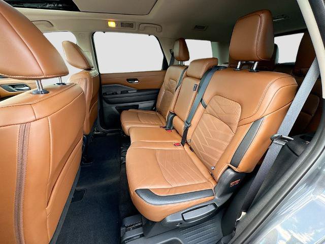 Used 2023 Nissan Pathfinder Platinum w/ Cargo Package AWD/4WD image 20