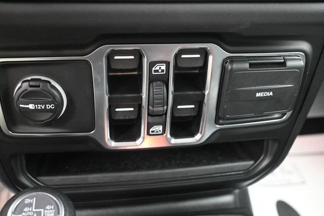 Used 2025 Jeep Wrangler Unlimited Sahara AWD/4WD image 12