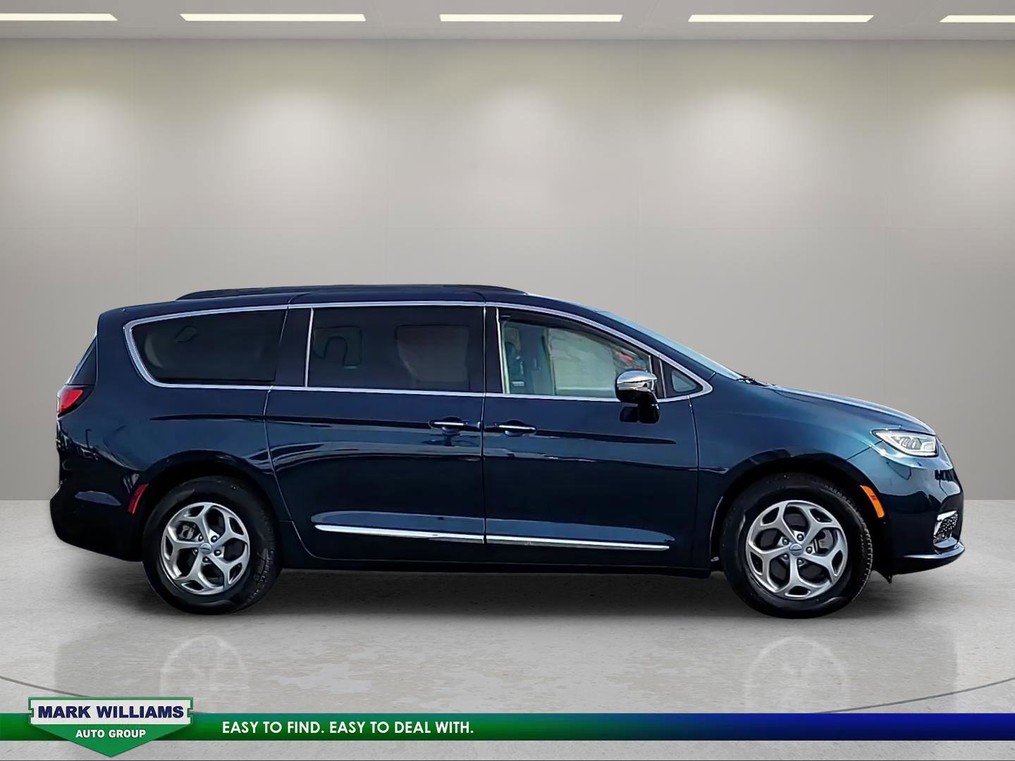 Used 2023 Chrysler Pacifica Limited image 6