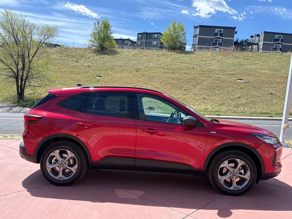 Certified 2025 Ford Escape ST-Line AWD/4WD image 10