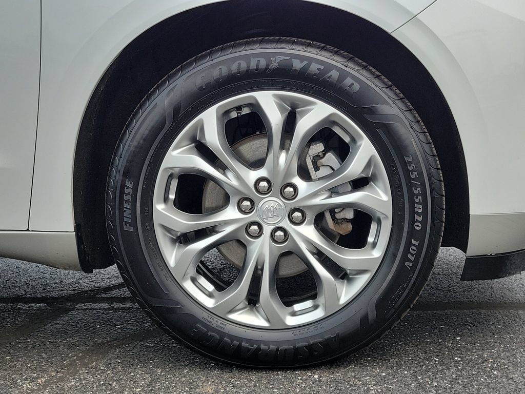Used 2018 Buick Enclave Avenir w/ Avenir Technology Package AWD/4WD image 9