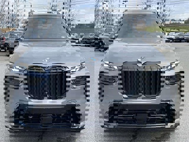 Used 2023 BMW X7 xDrive40i w/ M Sport Package image 8