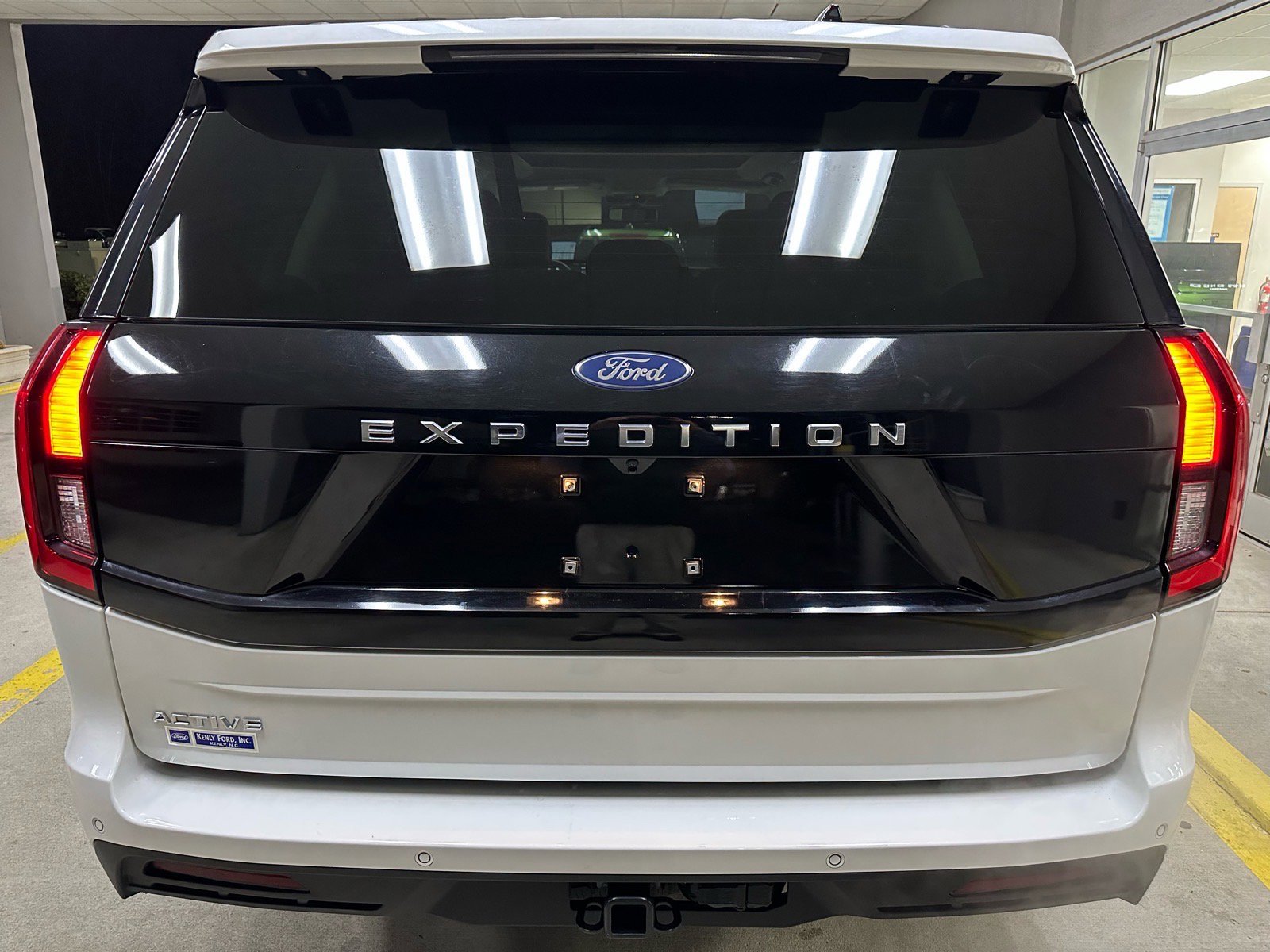 Certified 2025 Ford Expedition Active image 6