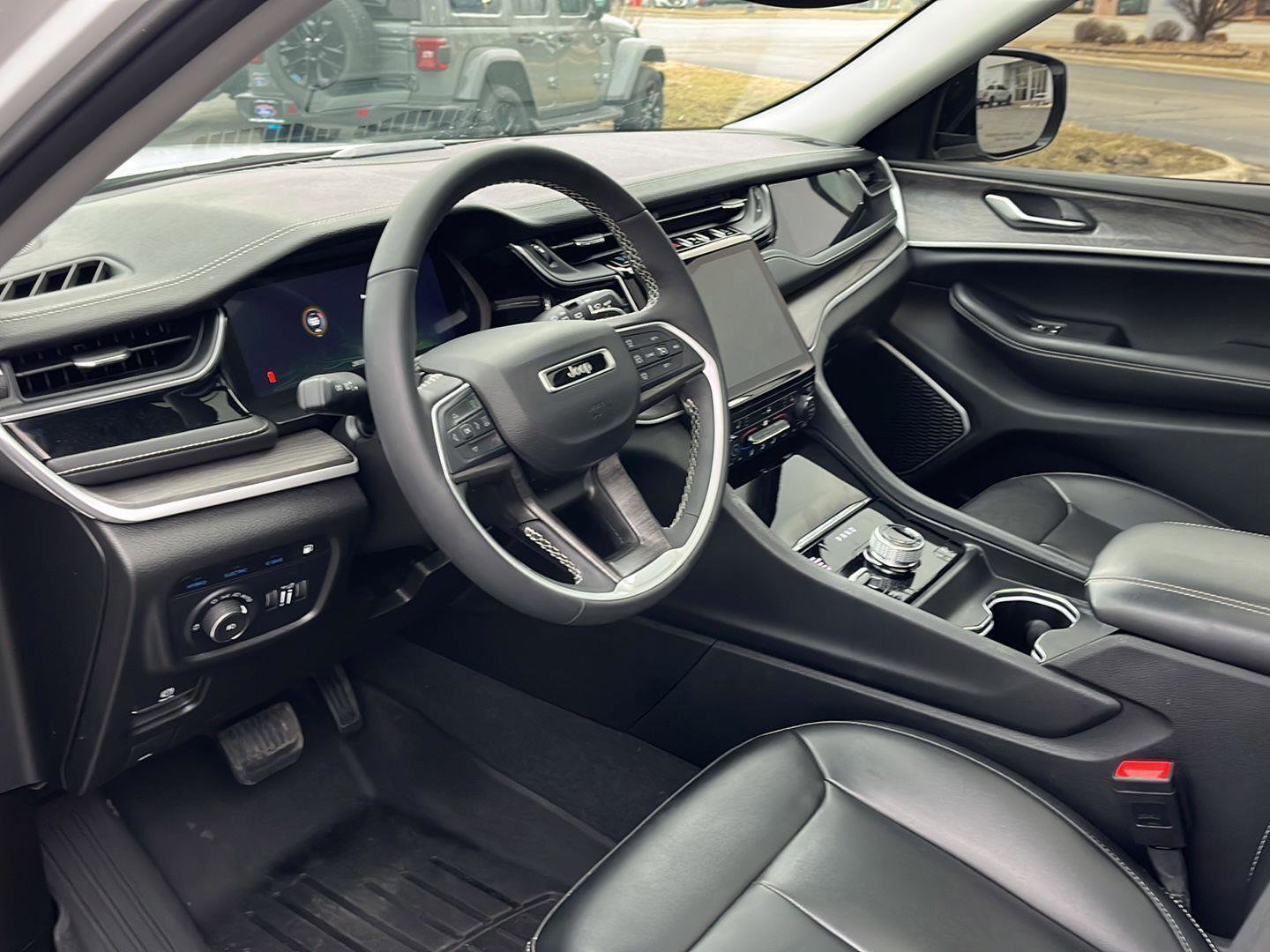 Used 2024 Jeep Grand Cherokee Limited 4xe image 9