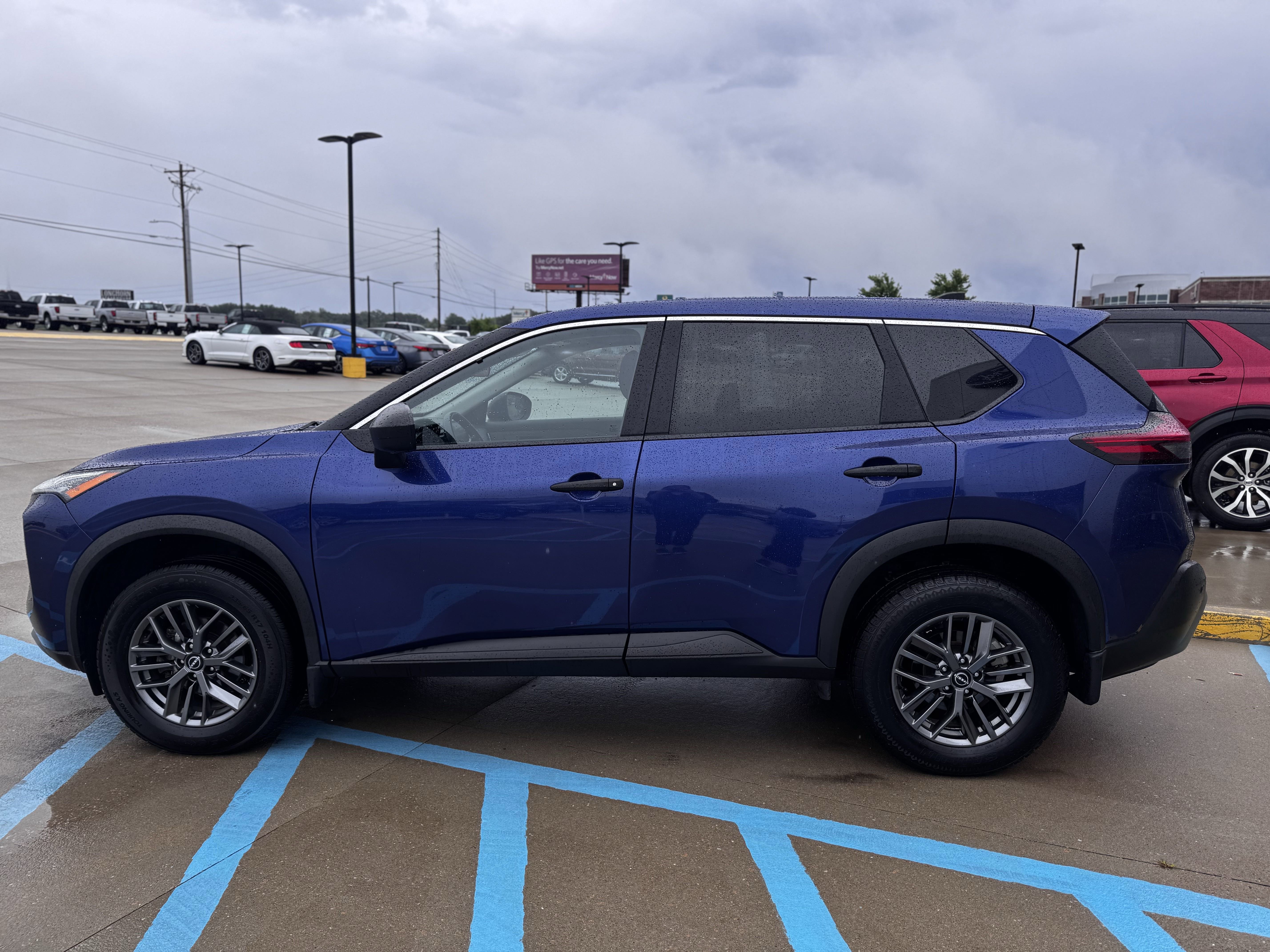 Used 2023 Nissan Rogue S image 5