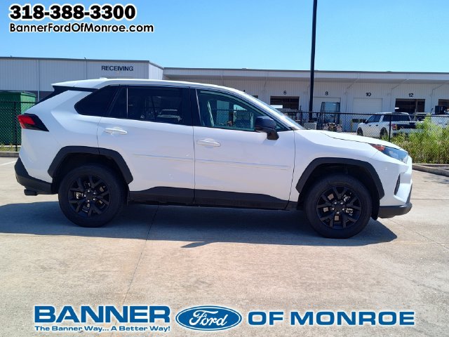 Used 2022 Toyota RAV4 LE FWD image 9