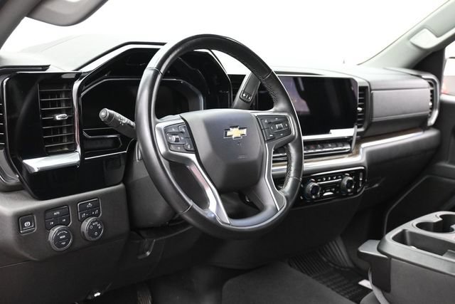 Used 2025 Chevrolet Silverado 1500 LT AWD/4WD image 17
