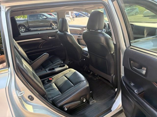 Used 2019 Toyota Highlander XLE AWD/4WD image 30