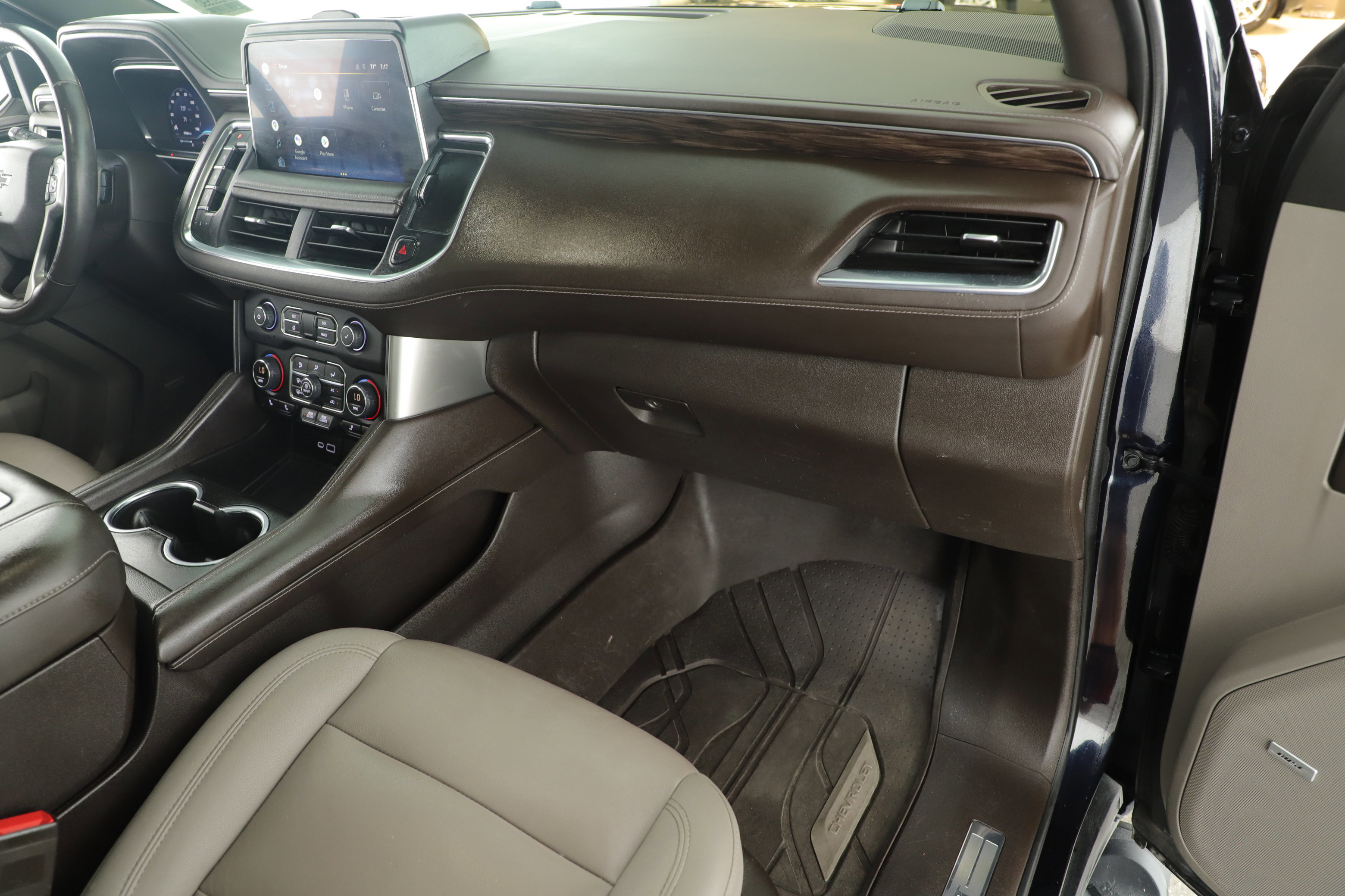 Used 2022 Chevrolet Tahoe Z71 w/ Luxury Package image 20