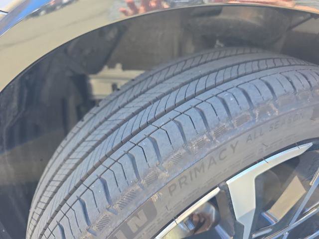 Used 2025 Toyota Prius Plug-In Hybrid w/ Limited Premium Package FWD image 38