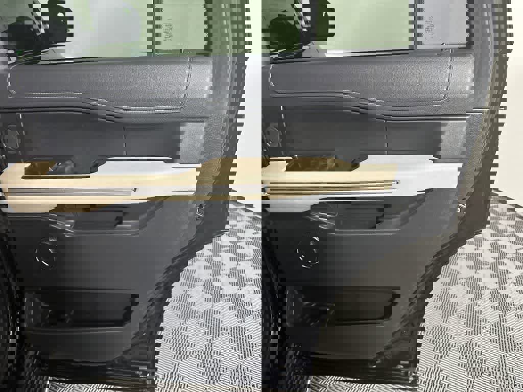 Certified 2023 Ford Expedition Limited image 27