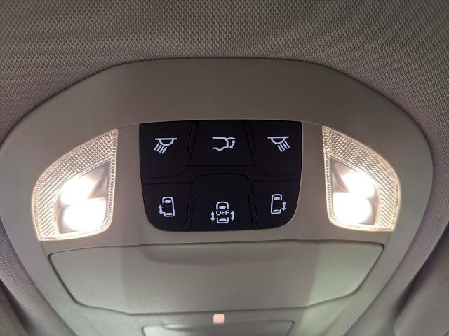 Used 2024 Chrysler Voyager LX image 17
