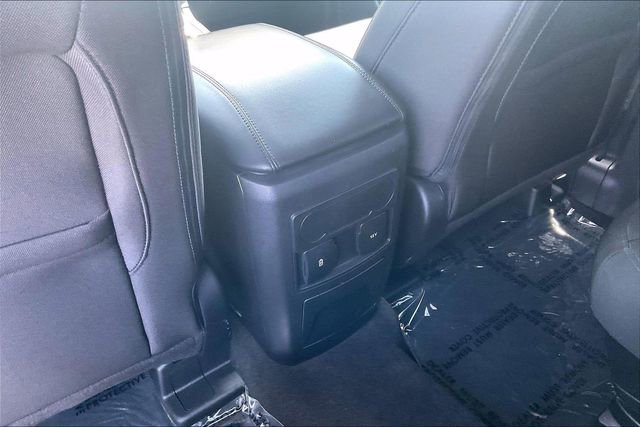 Certified 2024 Ford Explorer XLT RWD image 33