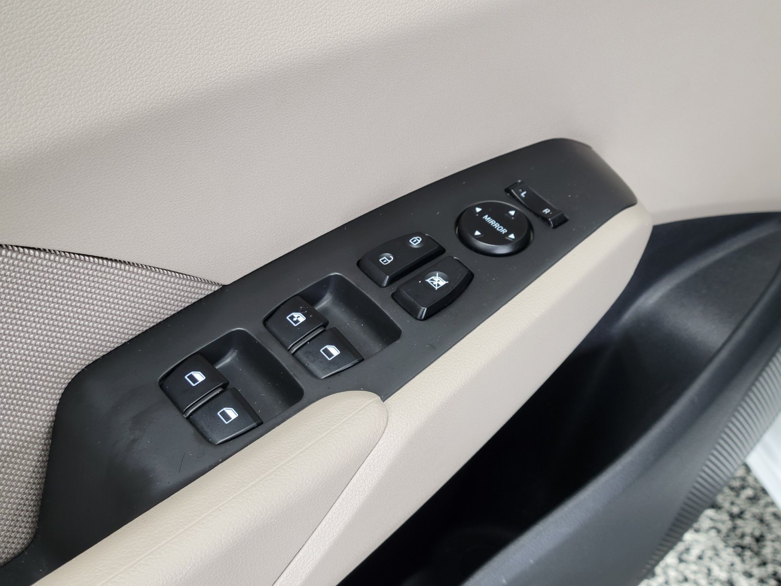 Used 2022 Hyundai Accent Limited FWD image 7