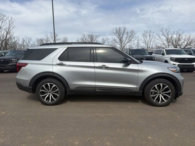 Certified 2023 Ford Explorer ST-Line image 5