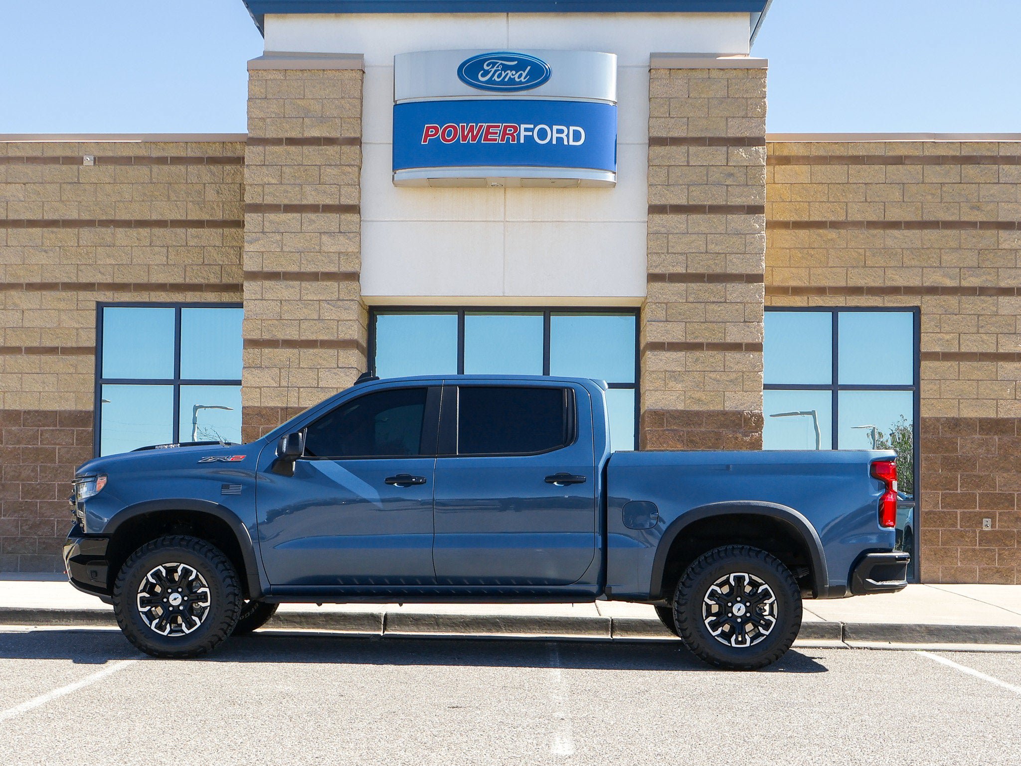 Used 2024 Chevrolet Silverado 1500 ZR2 w/ Technology Package AWD/4WD image 9