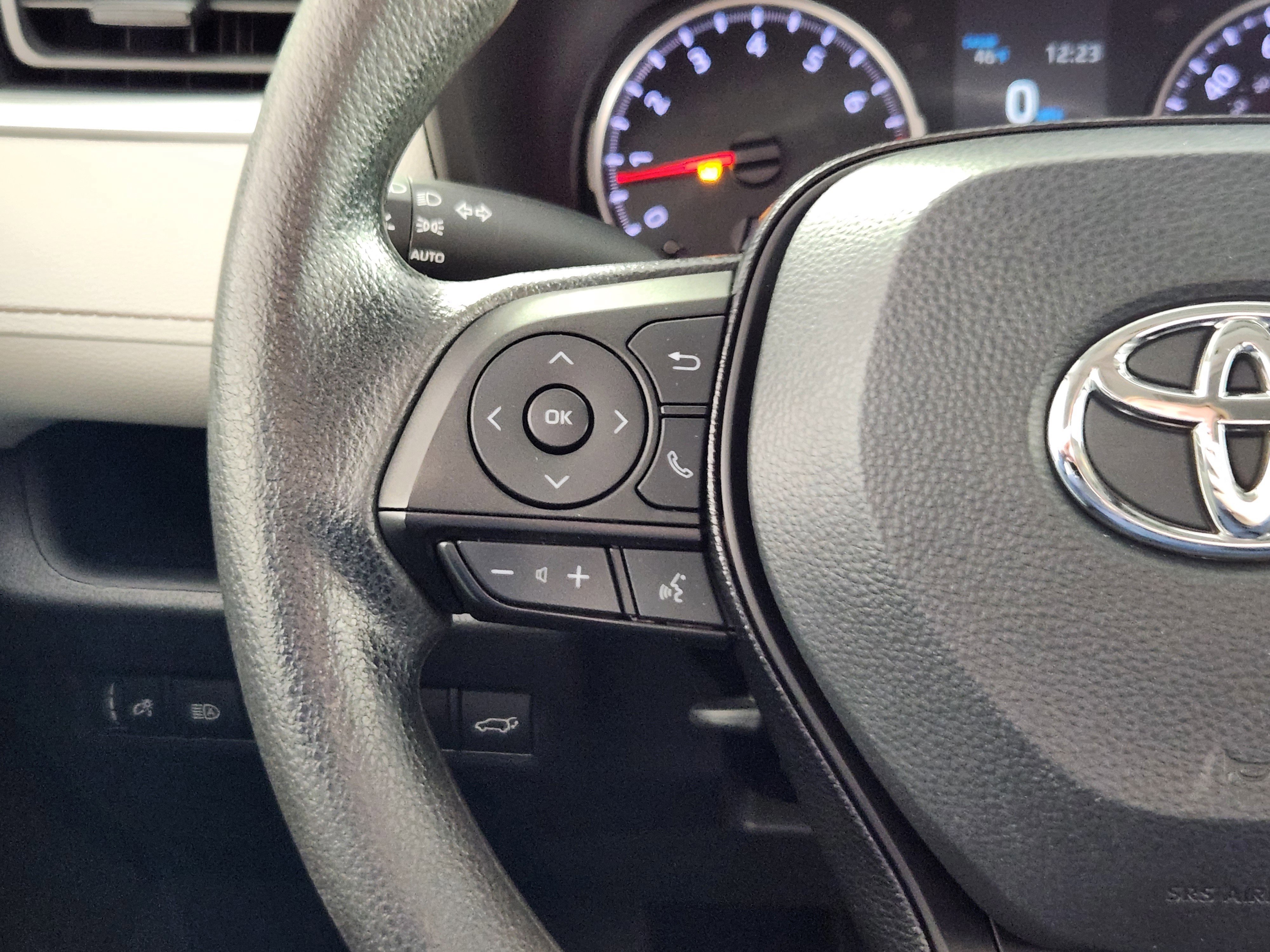 Used 2022 Toyota RAV4 XLE image 18