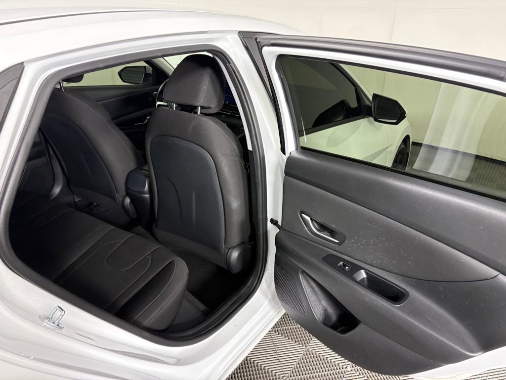 Used 2022 Hyundai Elantra SEL w/ Convenience Package image 30