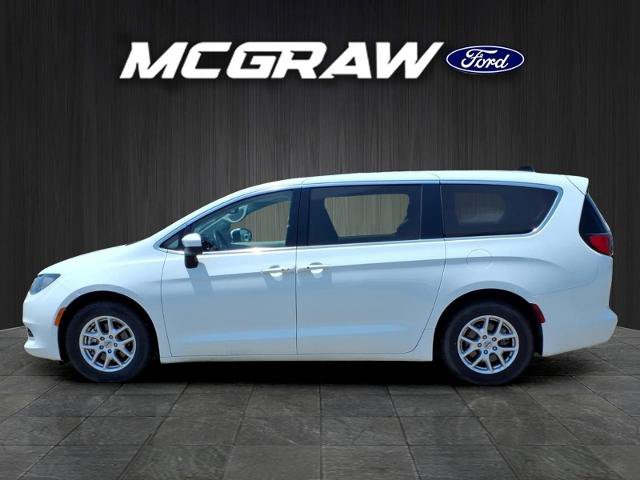 Used 2023 Chrysler Voyager LX FWD image 10