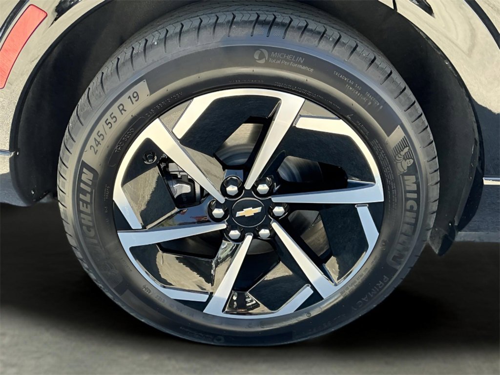 Used 2025 Chevrolet Equinox EV LT image 17