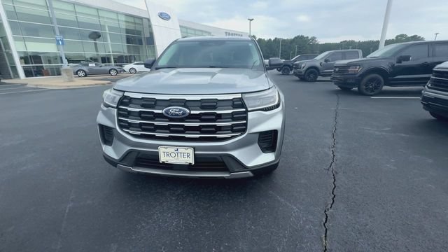 Certified 2025 Ford Explorer Active RWD image 3