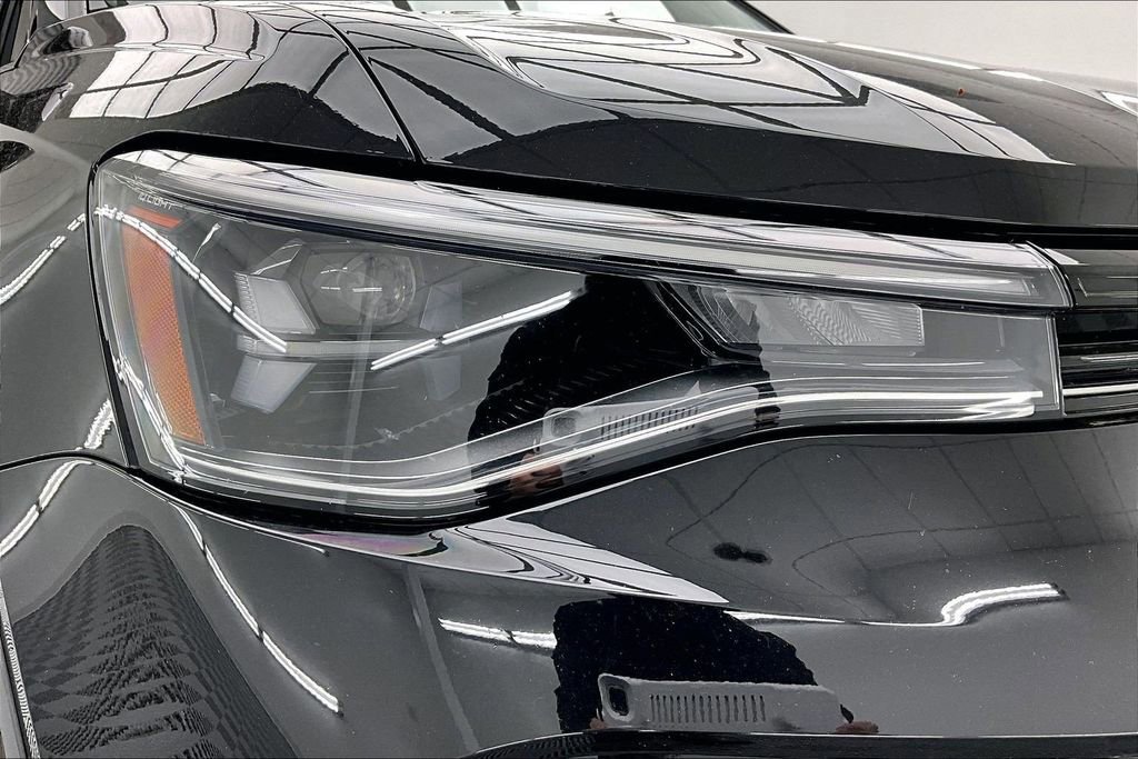 Used 2025 Volkswagen Taos SE image 29